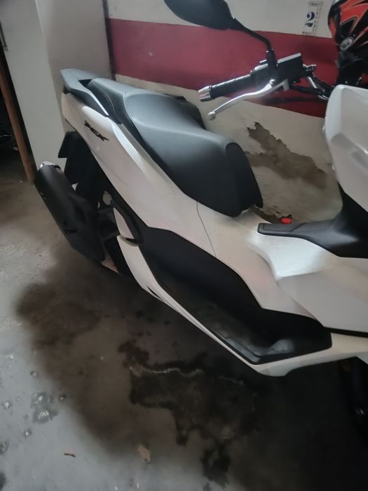 PCX 125- Moto impecável usada apenas para ir e vir ao trabalho