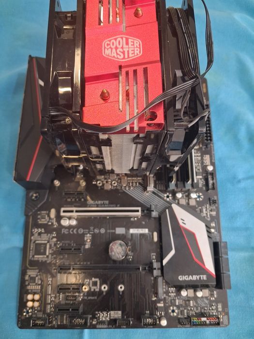 Vendo i5 9600k,motherboard z390x gaming, 16gb de ram ddr4 3200 mhz, fonte de alimentacao e cooler