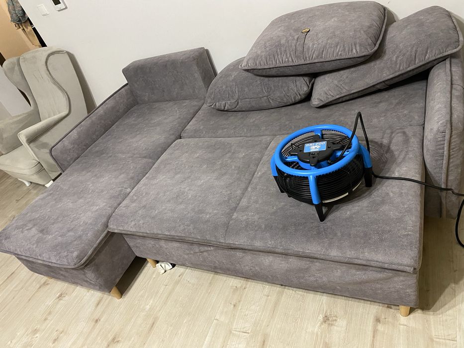 Pranie narożników tapicerki samochodowej Sprzątanie domów i mieszkań