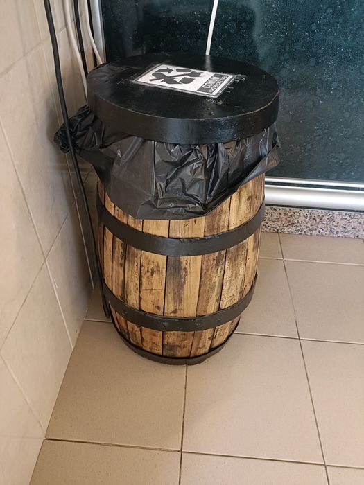 Pipo recuperado para caixote do lixo, p.f.