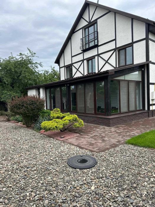 СДАЕМ в аренду современный дом 153 м кв на Оболони, есть газ и камин!!