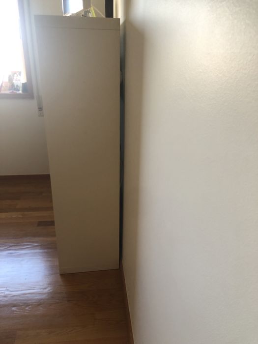 Estante branco/castanho do IKEA