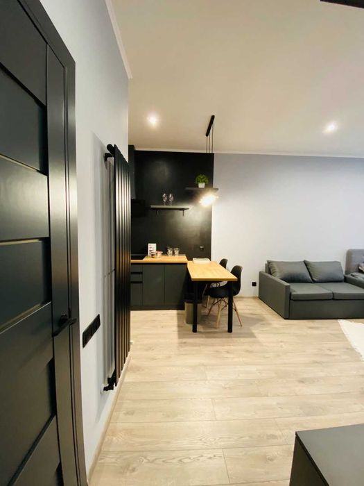 Сучасна студія в стилі лофт на Тихого