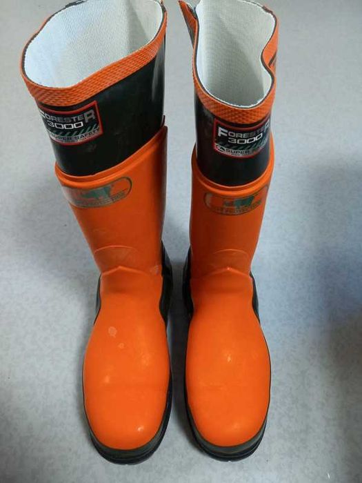 Bota Protecção Florestal  para Motosserrista, Guarda Florestal. Novos.