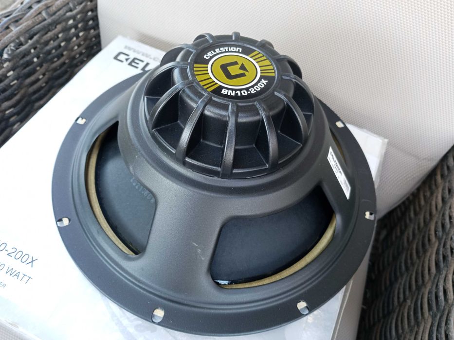 Altifalante Celestion BN10-200X 200 W 8 ohm 10" para amplificação de guitarra baixo