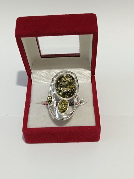 Srebrny pierścionek z zielonym bursztynem roz.24, srebro próby 925