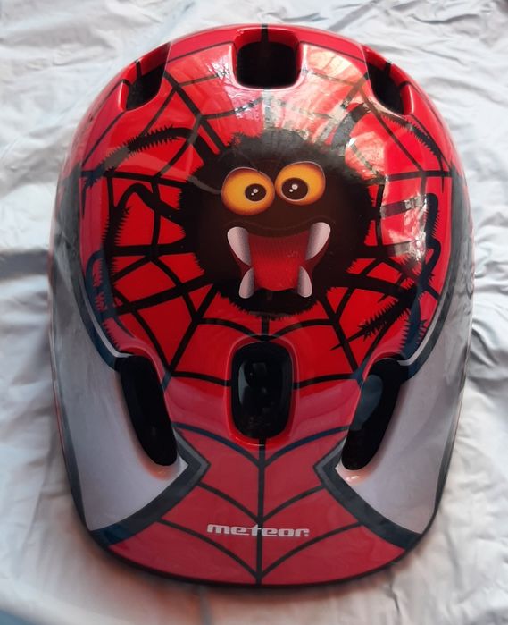 Kask rowerowy dla dziecka. Deskorolka lub na wrotki.