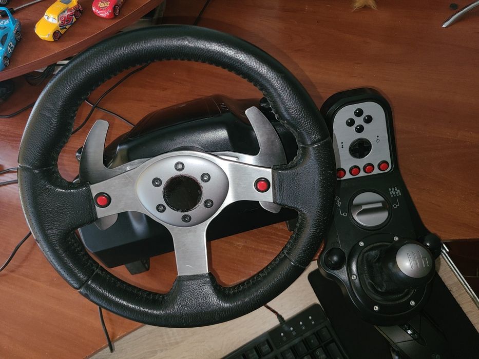 Руль  Logitech G25