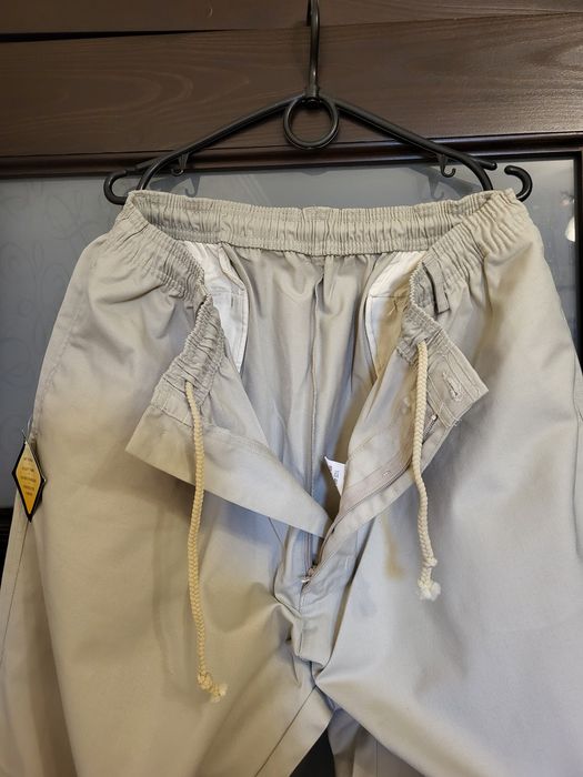 Продам летние джинсовые брюки на резинке в поясе.