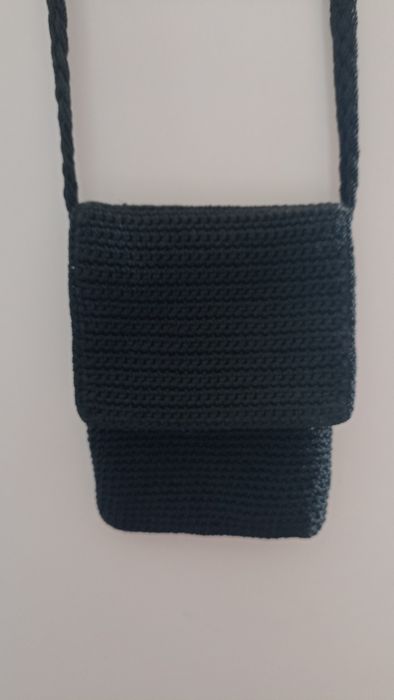 Mala para telemóvel preta em crochê