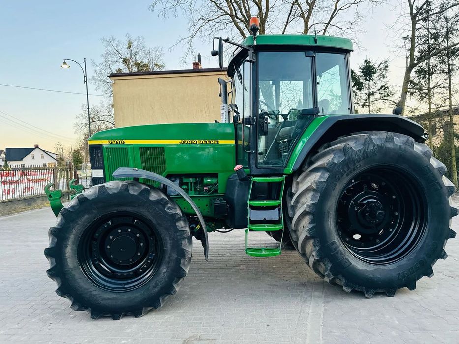 John Deere 7810  JOHN DEERE 7810 POWERQUAD, TLS, HMS, 2001r, 8134cm3 190 KM