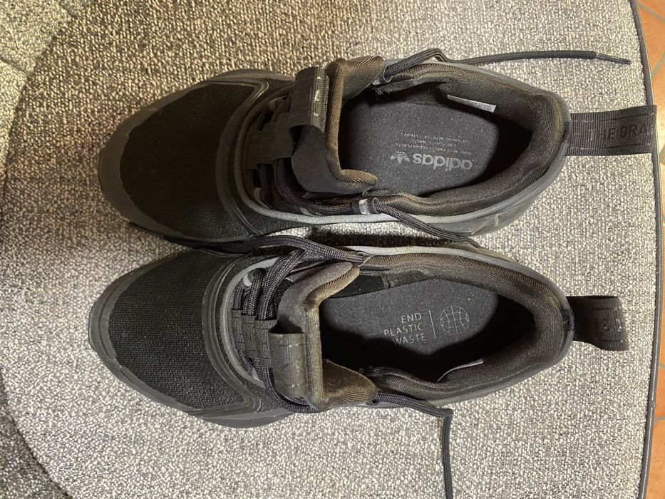 Novas, sapatilhas Adidas, de Homem, pretas, tamanho 40