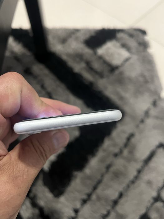 iPhone SE em outro estado