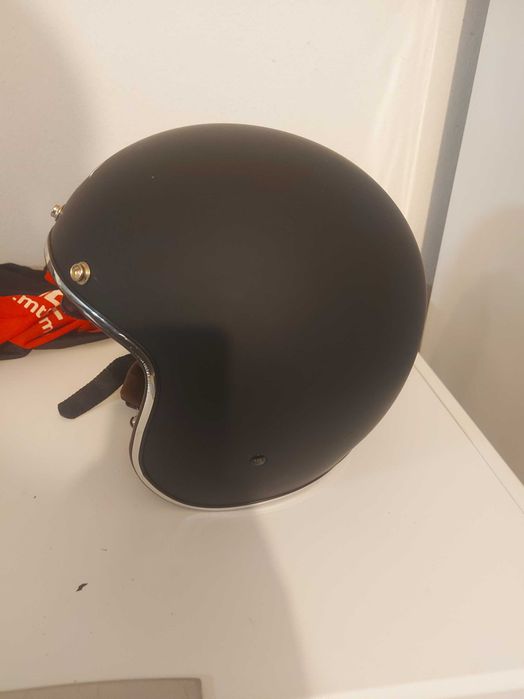 Capacete vintage, completamente novo