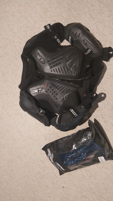 Zbroja i naklolanniki na pitbike