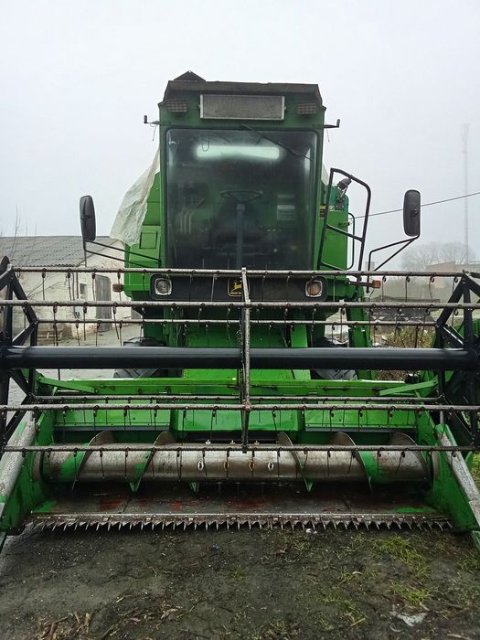 Комбайн зернозбиральний Джон Дір 1052