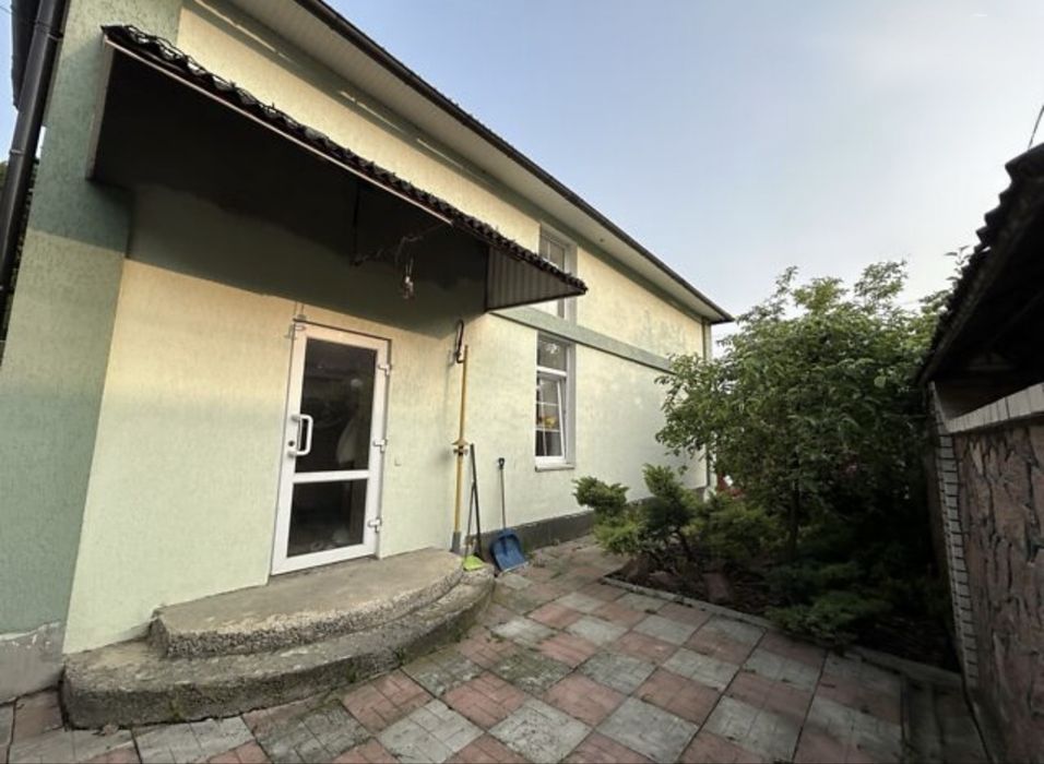 Продам просторий будинок 240 м² + баня з басейном + гараж | 6,7 сотки | Торг
