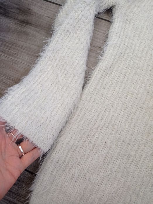 Sweter damski s młodziezowy