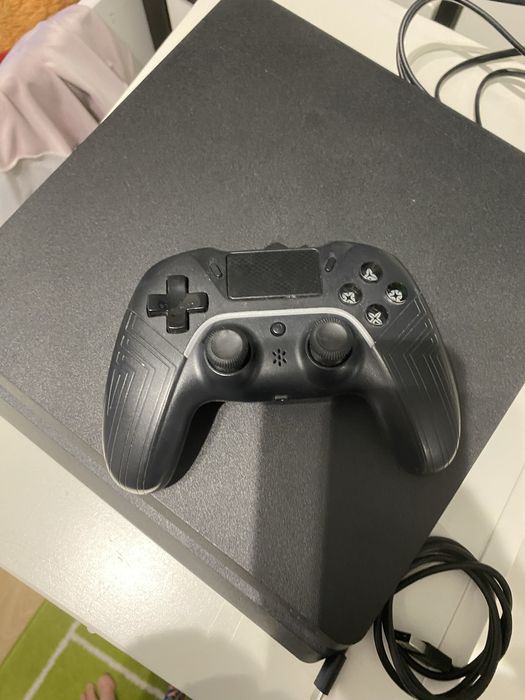 Konsola ps 4 i jeden pad