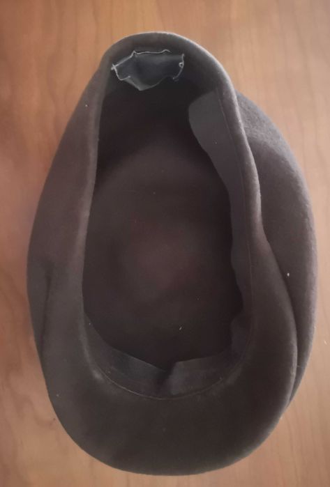 Boina de senhor de cor castanha