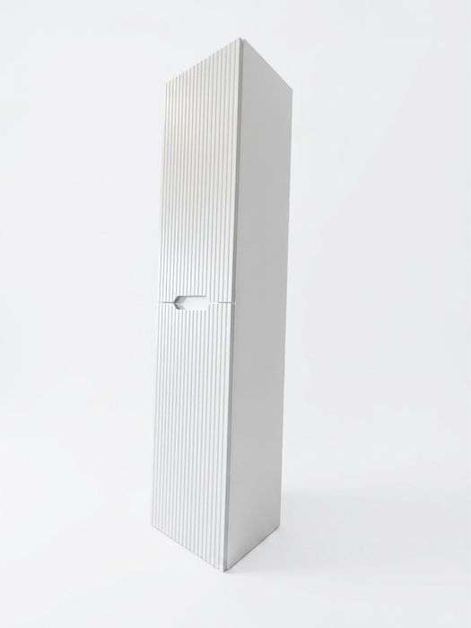 Wiszący słupek łazienkowy - MDF lakier, ryflowany (180x40x35)
