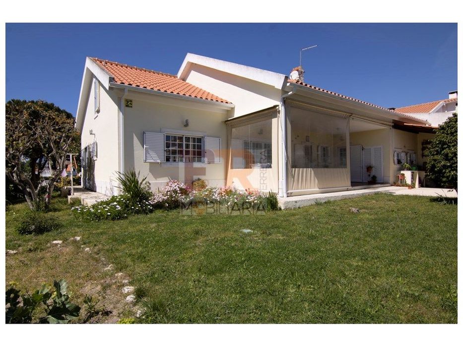 Moradia isolada T4 com garagem, jardim Lagoa de Albufeira, Sesimbra