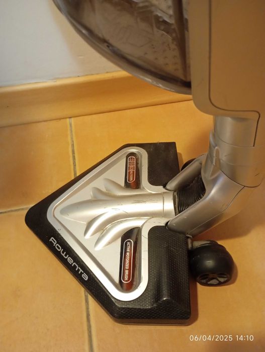 Aspirador vertical Rowenta Air Force Extreme Silence