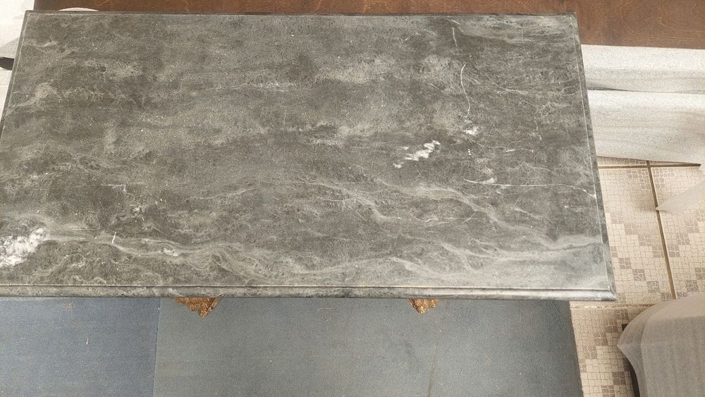 Mesa de apoio muito antiga