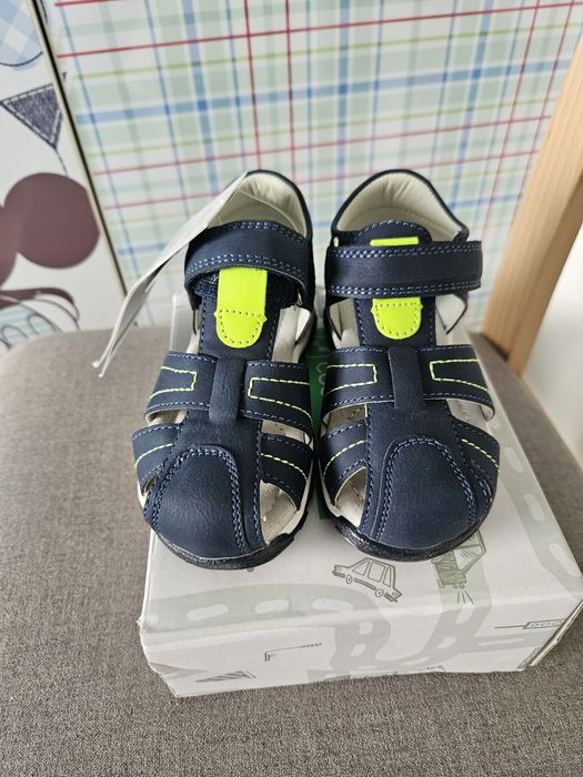 Nowe sandalki r25 cocodrilo