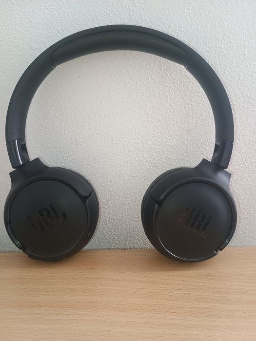 Безпровідні навушники JBL у ідеальному стані