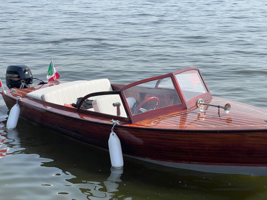 Drewniana łódka odrestaurowana, klasyk niepowtarzalny stan i wygląd