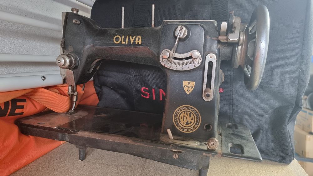 NOVO PREÇO Oliva máquina de costura antiga