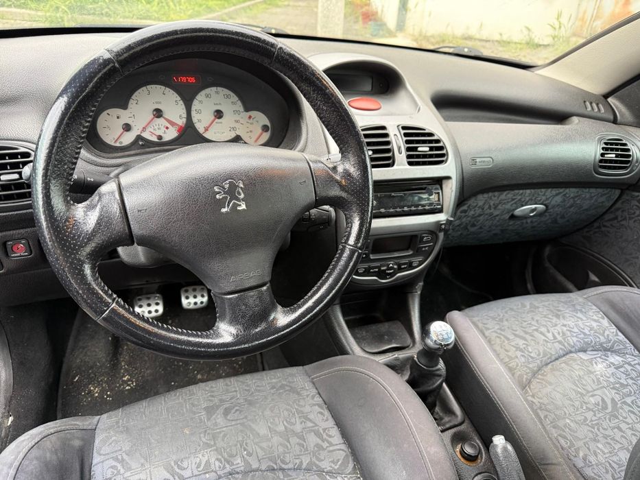 Peugeot 206cc em bom estado