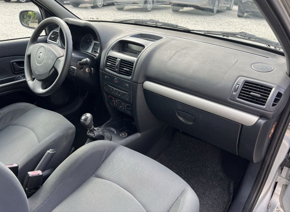 Renault Clio 1.2 16V vendo ou troco por Mota.