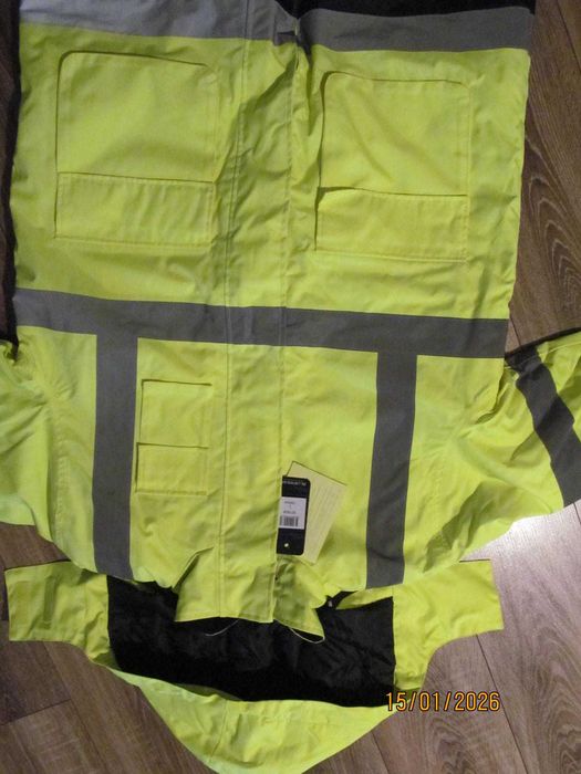Ocieplana kurtka robocza firmy Bluewear  z kapturem