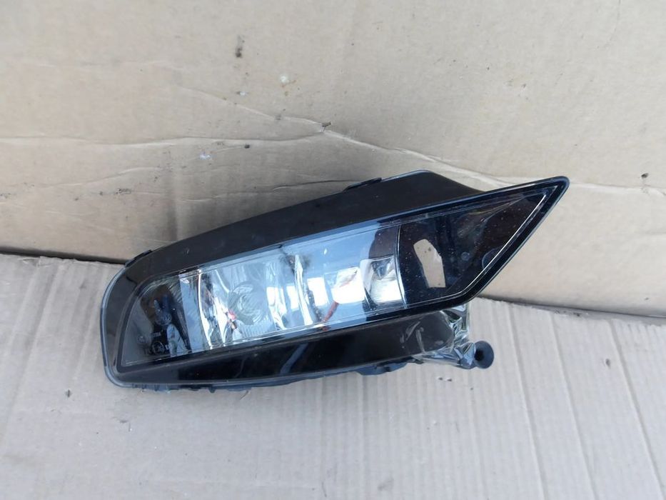 halogen prawy audi a3 8v 8v0941700b 1ne010832