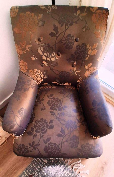 Sofá com banquinho de apoio