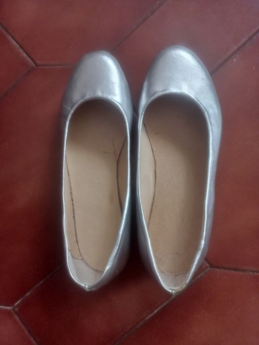 Sapato prateado tipo sabrina Hush Puppies