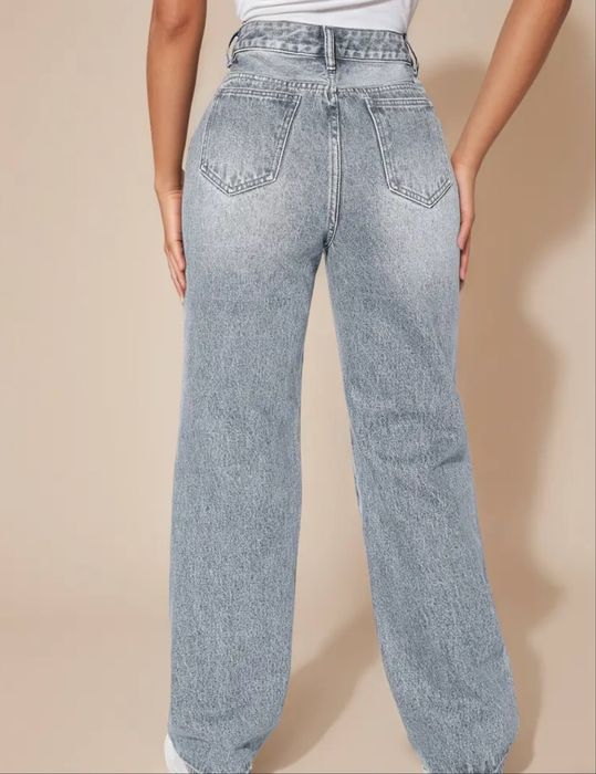 Рвані джинси.