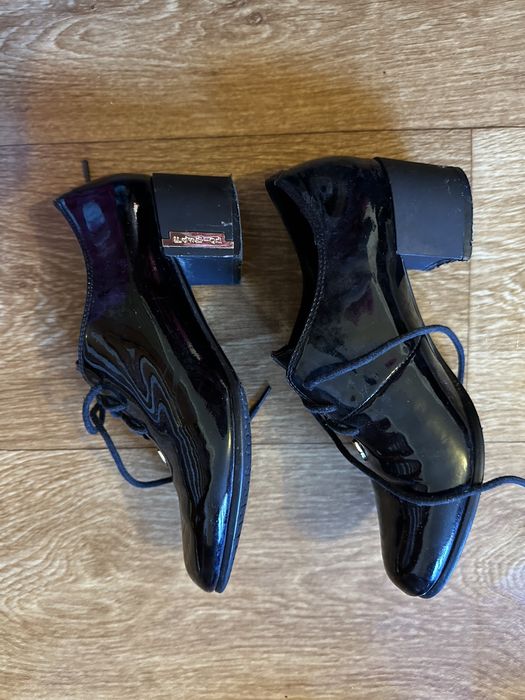 Лакові жіночі черевички