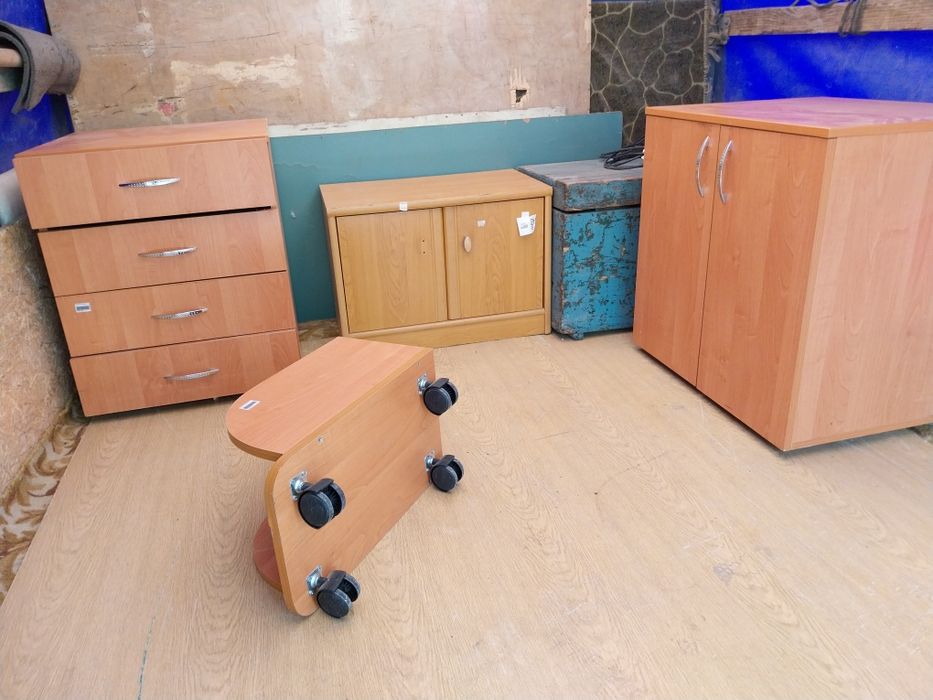 Продам тумбочки .