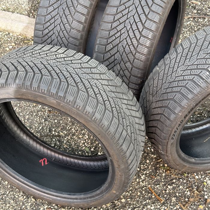 Peneus de inverno  225/40 R18