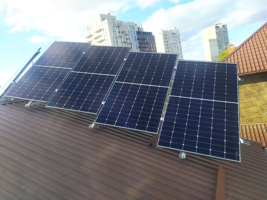 Монтаж солнечных панелей, инвертора, АКБ, заземление