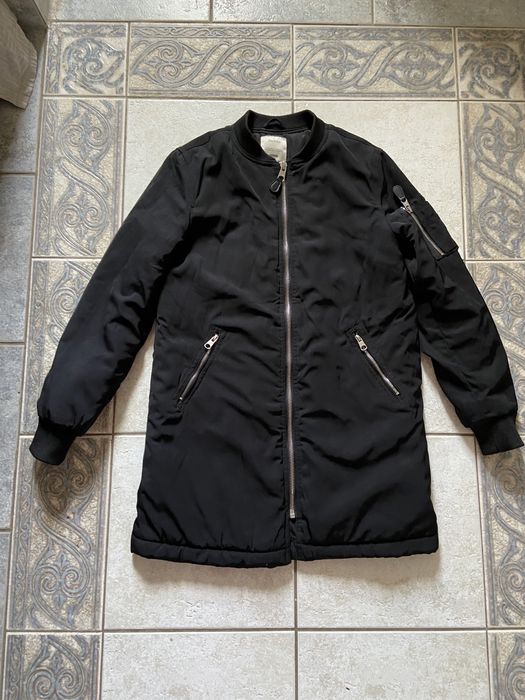 Czarna długa kurtka bomberka Bershka S