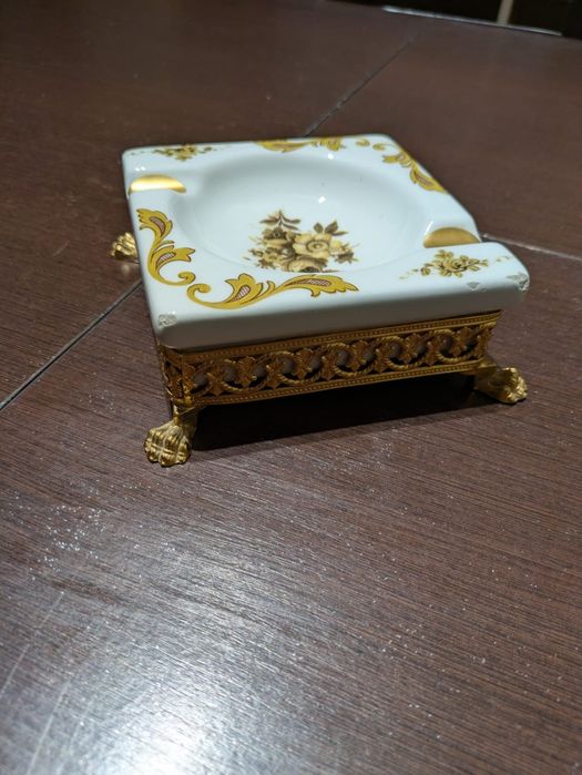 Vendo um cinzeiro antigo