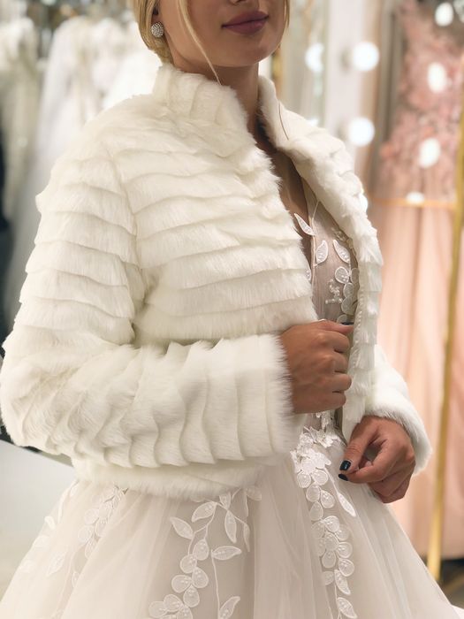 Продажа и Прокат Меховые белая и молочная свадебные шубки