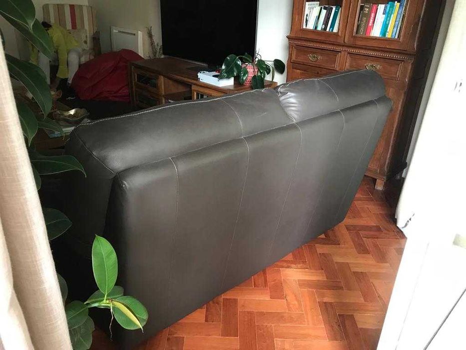 Sofá em Pele da Chateu d'Ax de  2 lugares