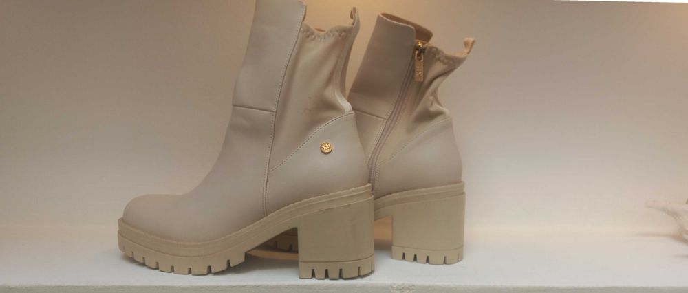 Botas Femininas XTI Collection nº 35  – Elegantes e Confortáveis