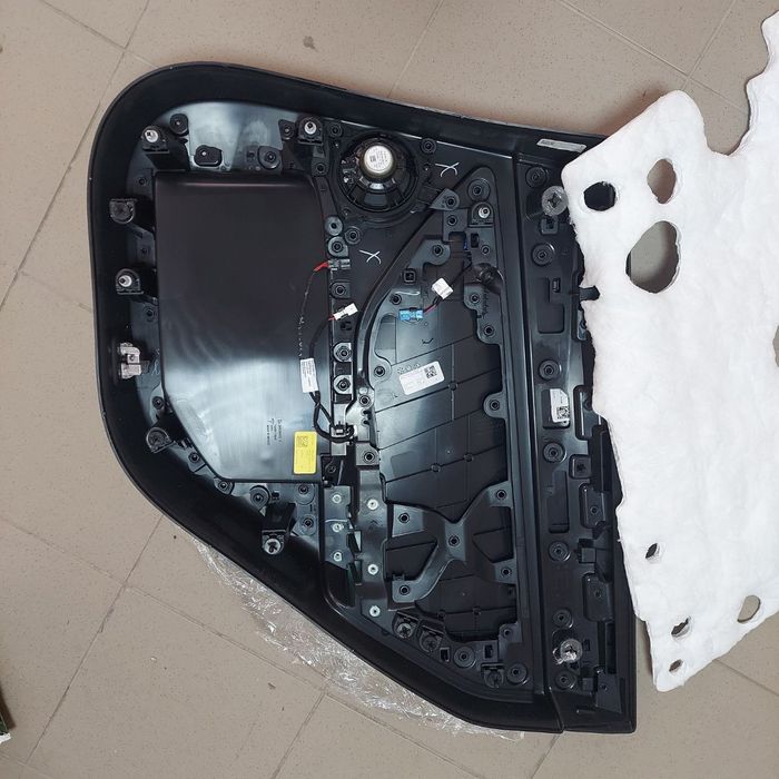 Дверна карта обшивка задня ліві Tesla Model 3  обшивка дверей  Тесла