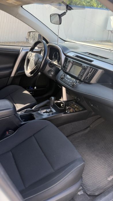 Продам Toyota RAV 4